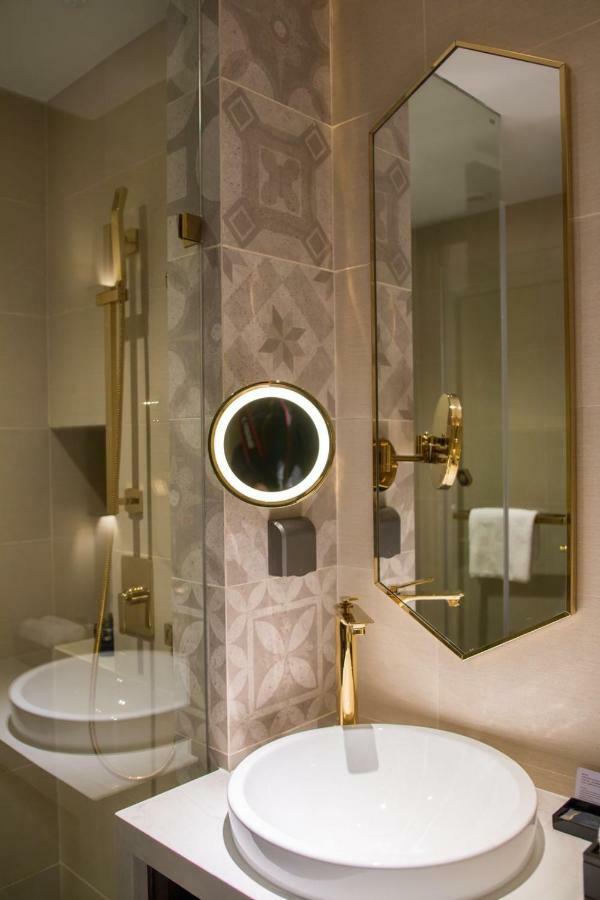 Yitel Premium Hotel  Shanghai Bagian luar foto