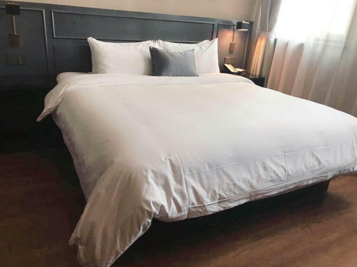 Yitel Premium Hotel  Shanghai Bagian luar foto